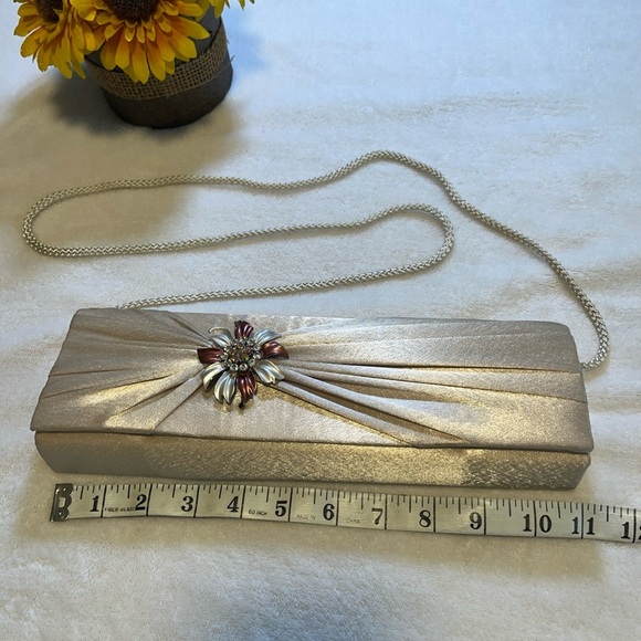 jessica mcclintock Satin Cream Clutch - Picture 5 of 6